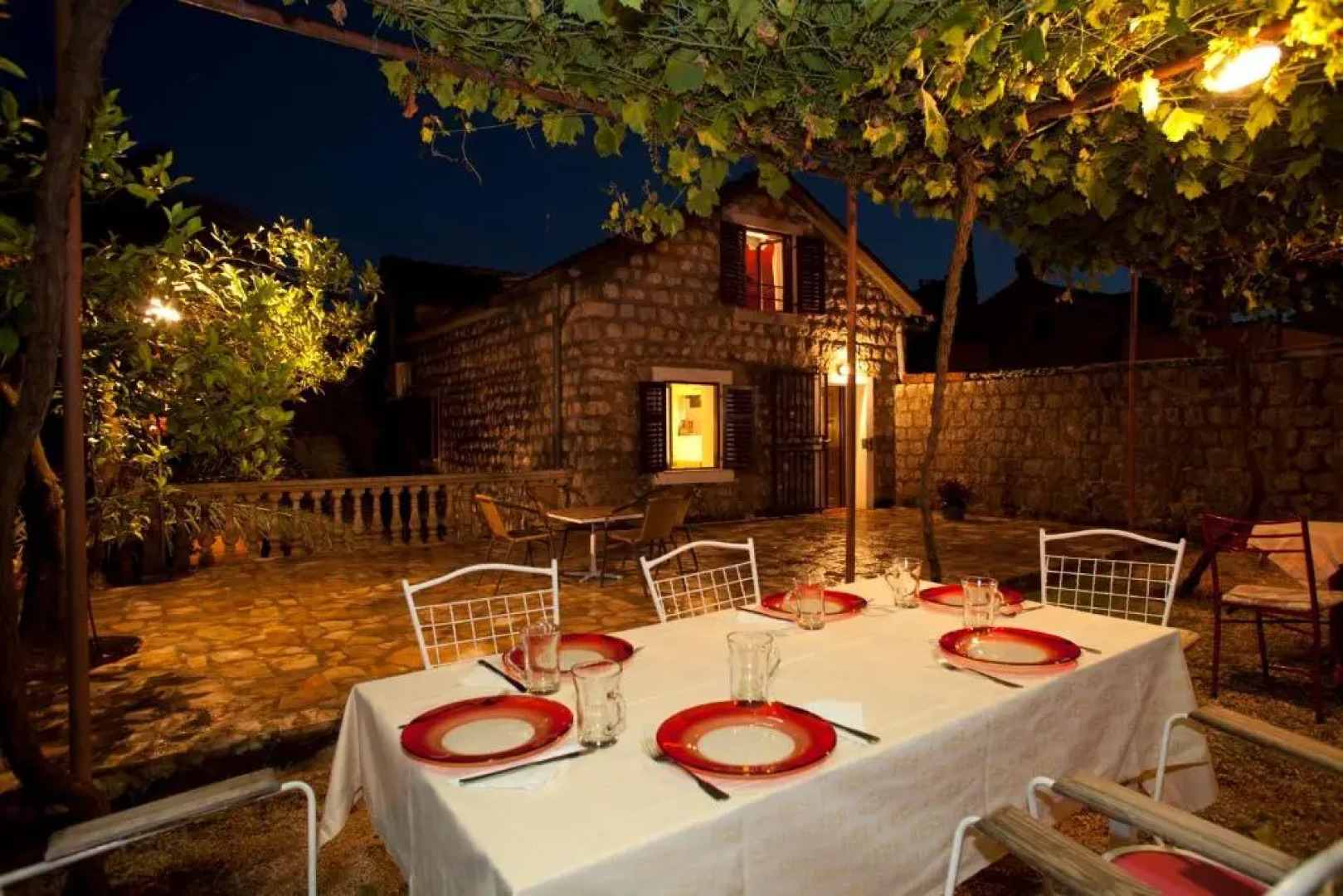 Muki's House- just 50m from the beach