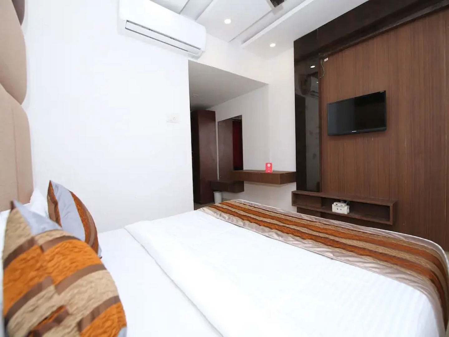 OYO 9857 Hotel Suryaa