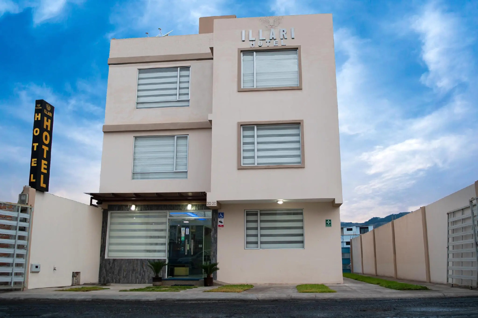 Illari Hotel