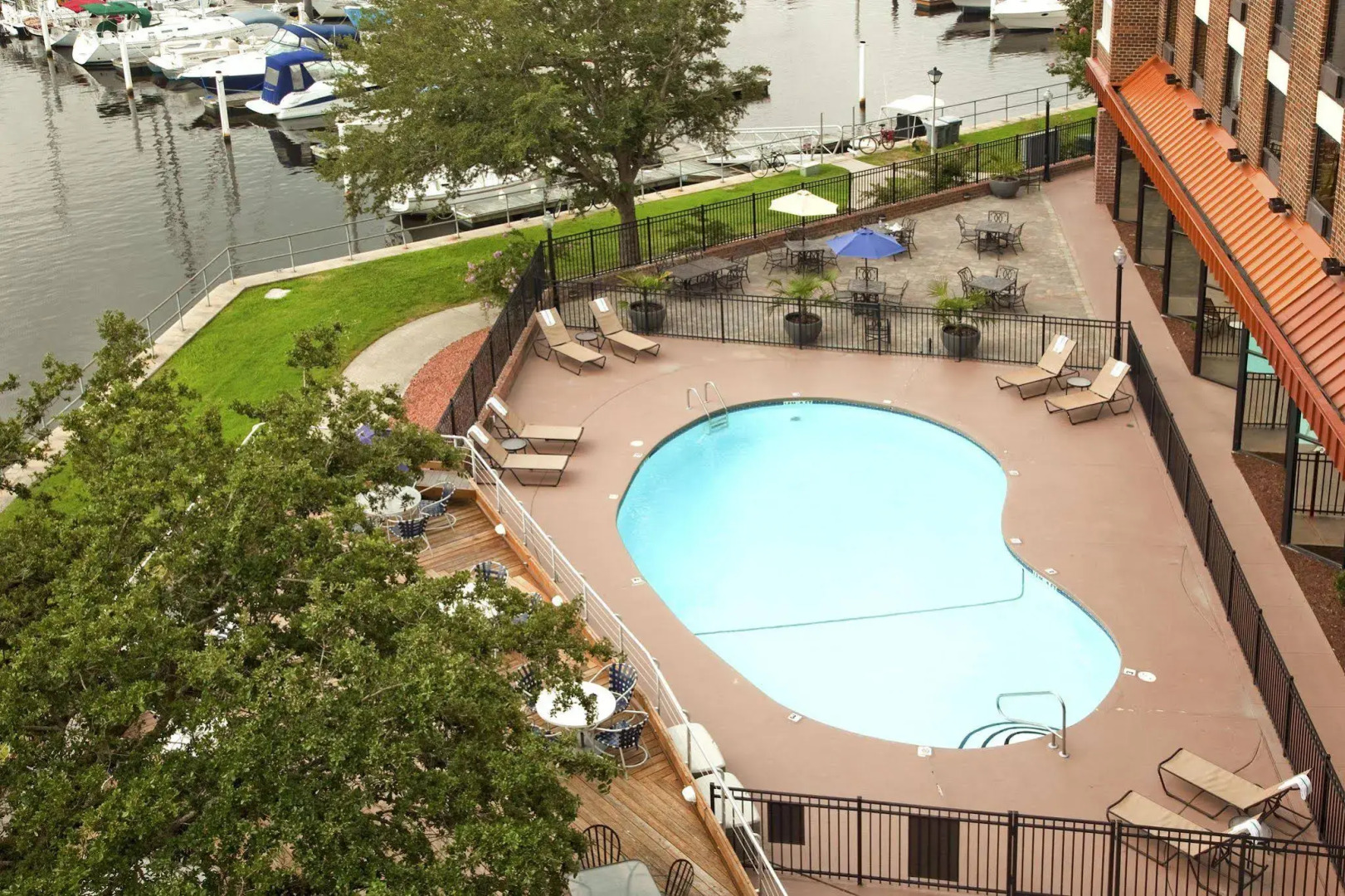 DoubleTree by Hilton New Bern Riverfront