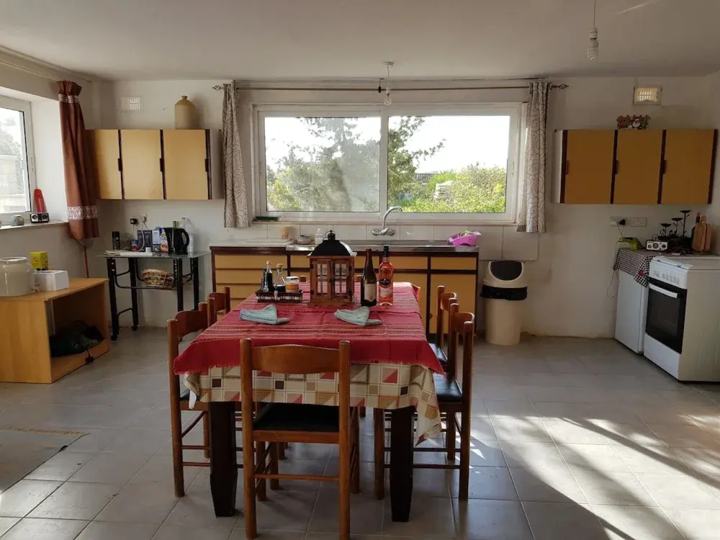 Rustic Villa With Pool, Sleeps 6 & Terrace