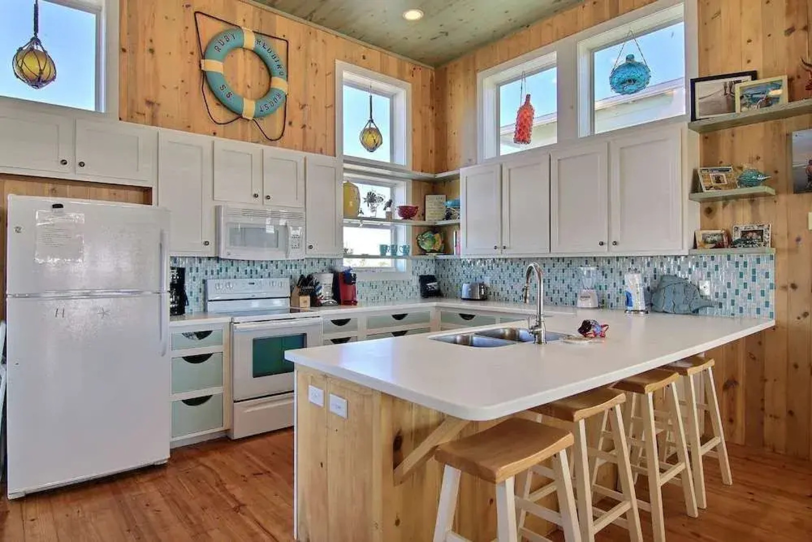 Vw57-ruby Redbird Roost