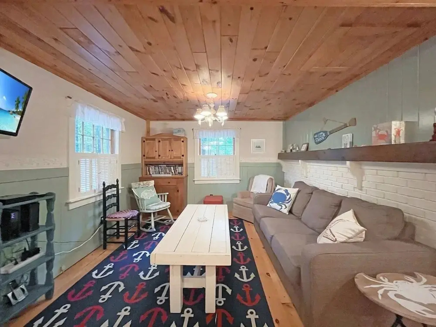 Dewey Cottage - Y854 Adorable Cottage Close To Long Sands Beach And Short Sands 4 Bedroom Home by RedAwning