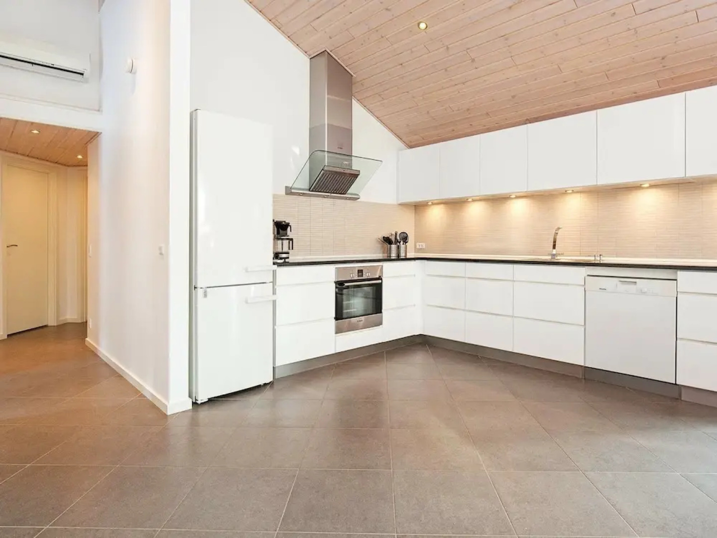 Modern Holiday Home in Zealand with Hot Tub