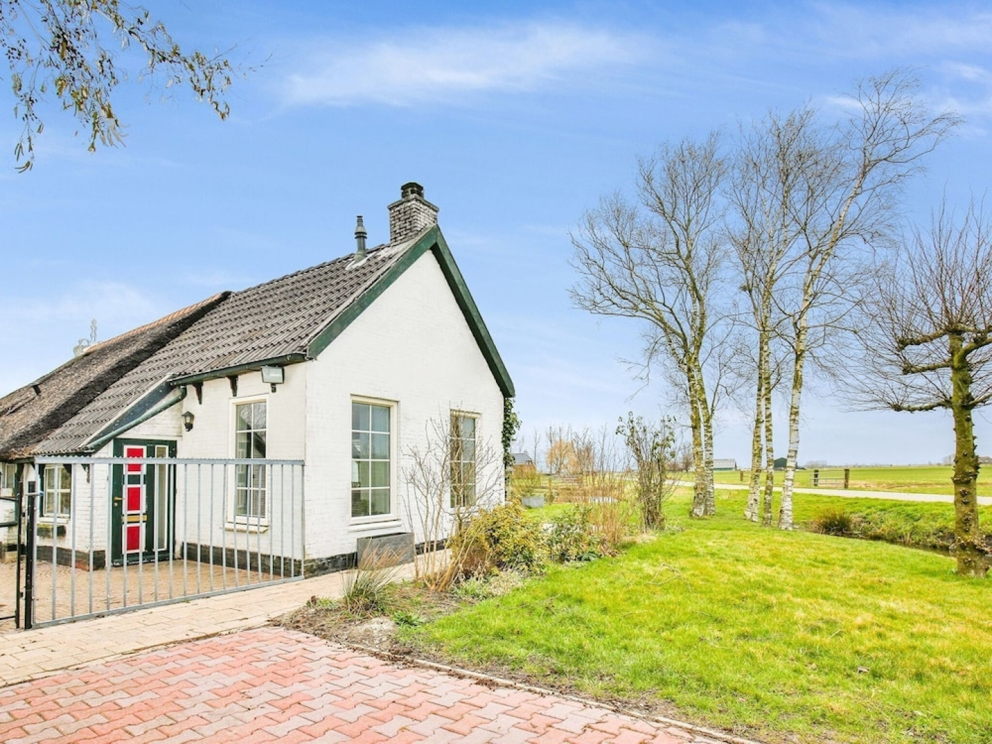 Quaint Holiday Home in Gerkesklooster with Hot Tub, Sauna & Fenced Garden