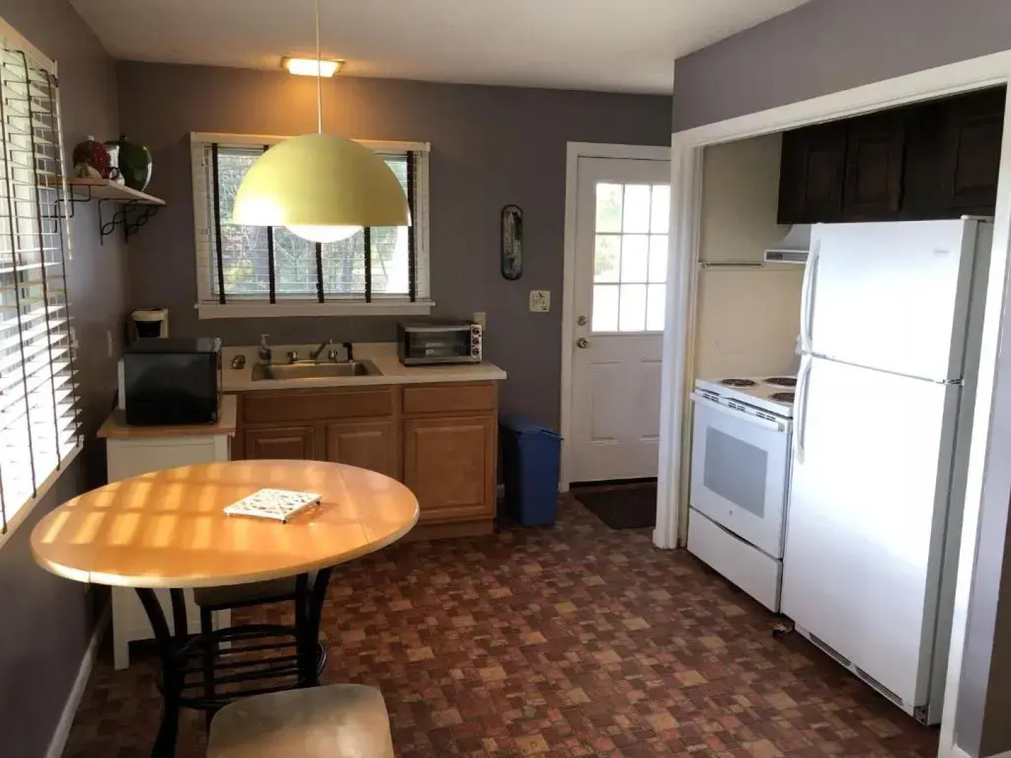 Silver Spring Chalet Large 4 bedroom, Pittsfield VT, 20 min to Killington Slopes