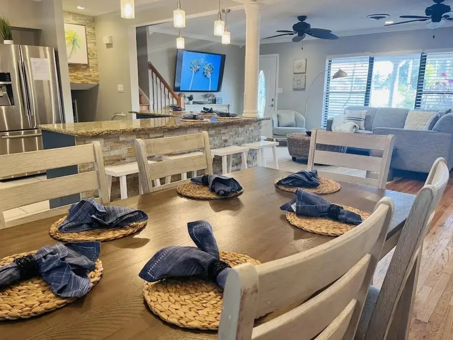 Kiss the Wave - Spacious 4BR 3BA w Pool hot tub