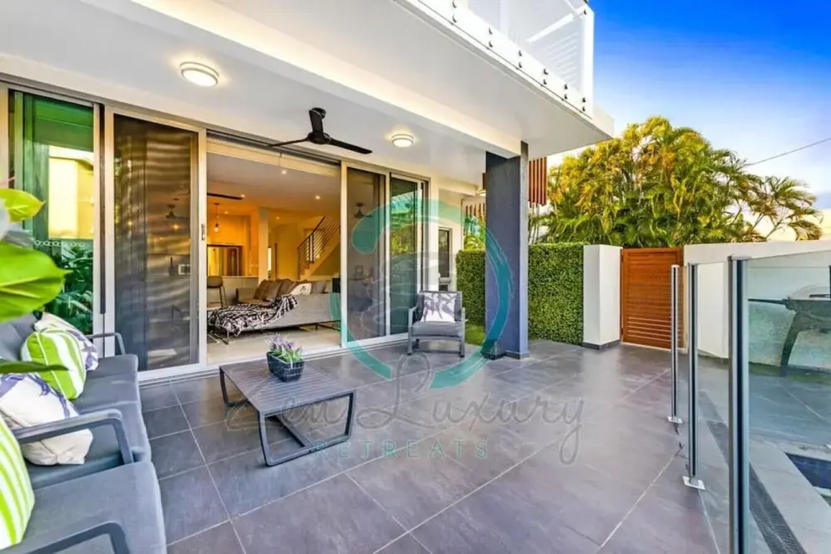 ZEN ARCTIC LUXURY 2-STORY House & Pool