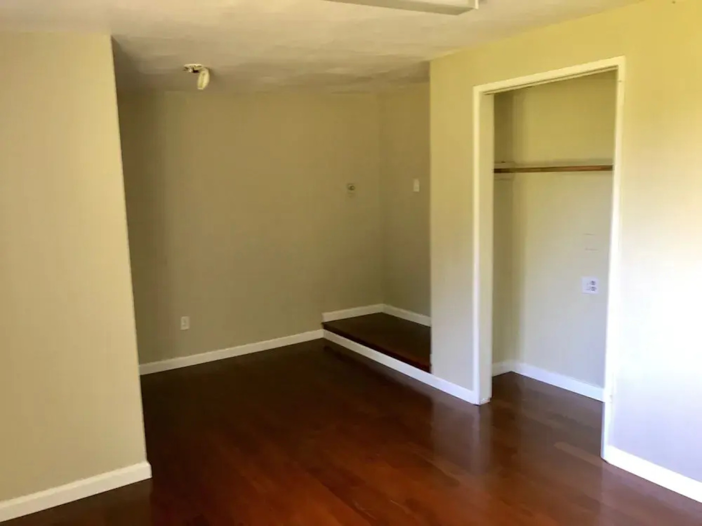 Large Redmond House Close to Downtown