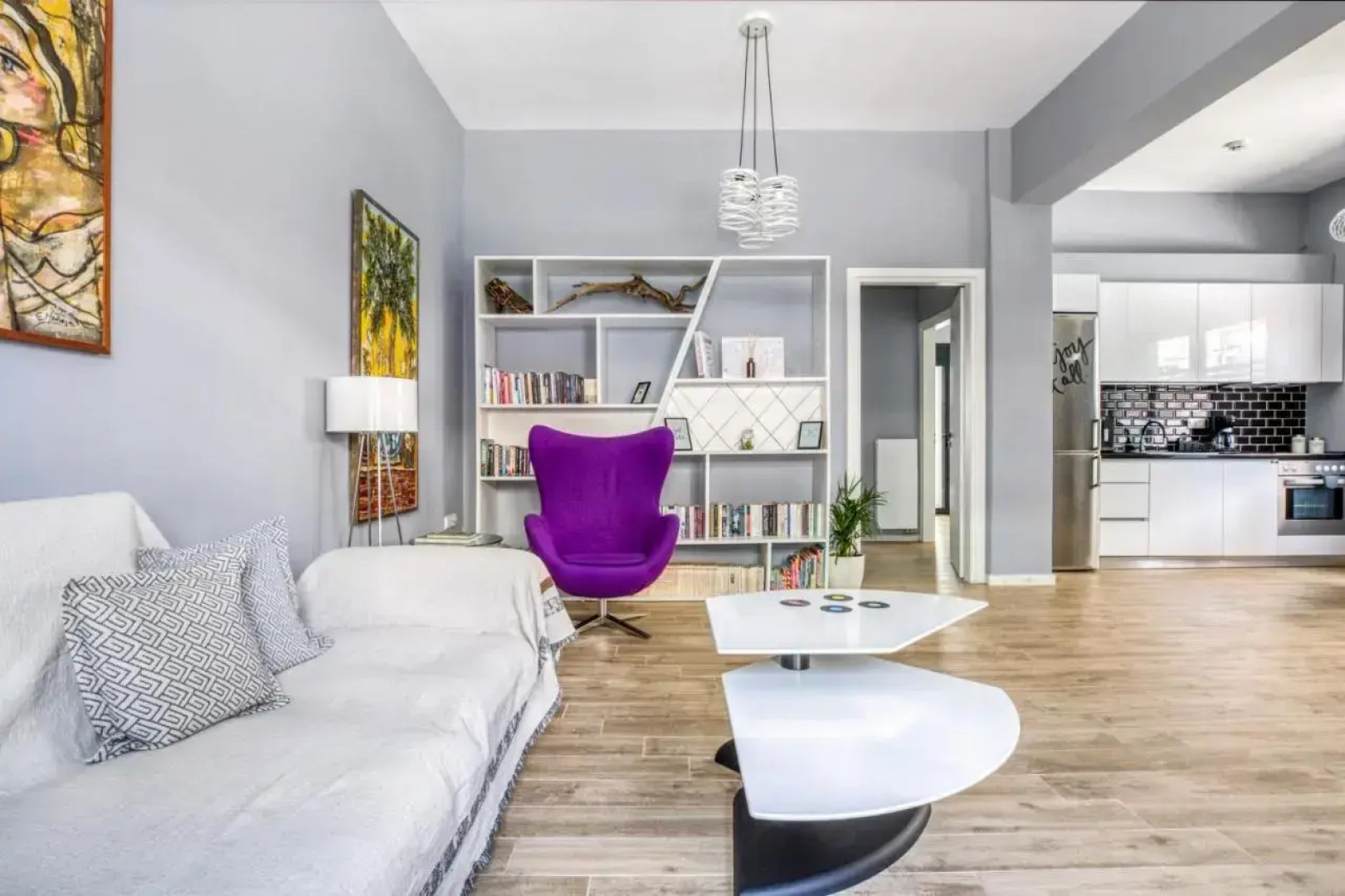 Spacious flat with courtyard and private parking!