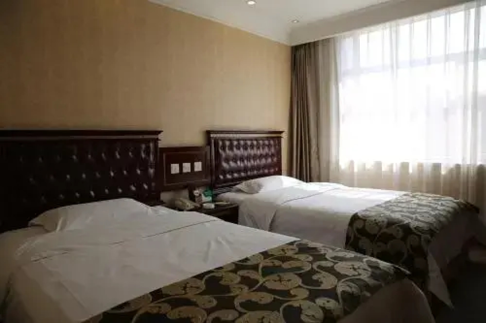 Dunhua Eastern Business Hotel