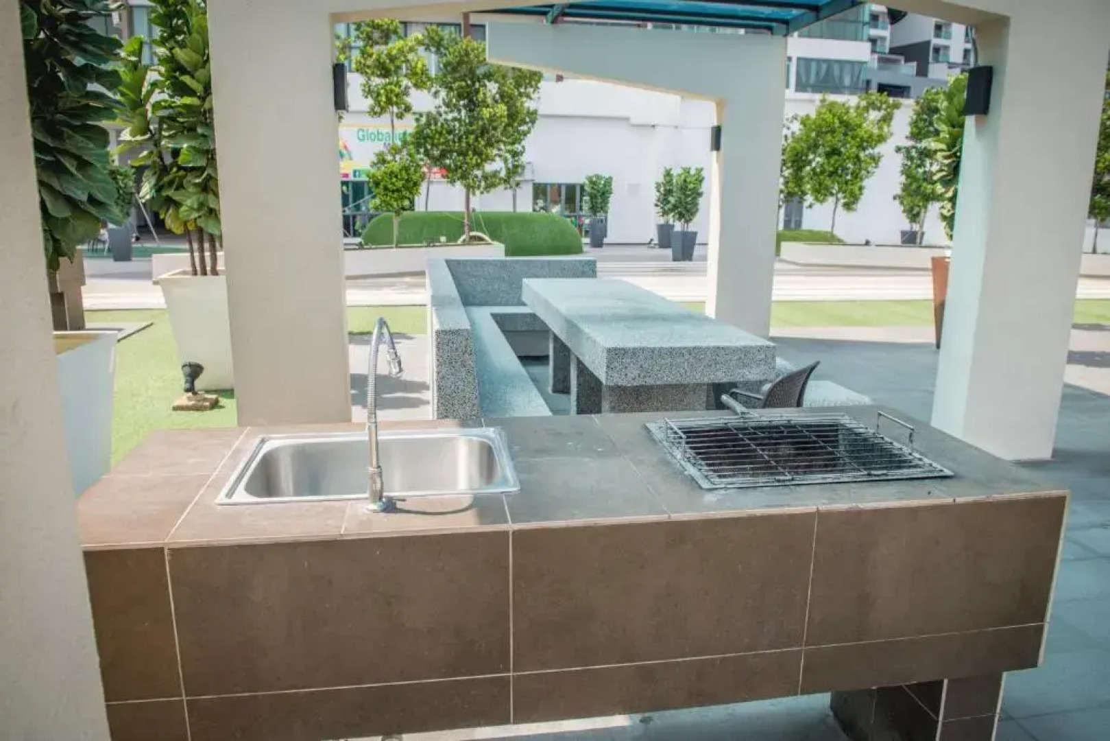 One Amerin Residence Mall & Suites