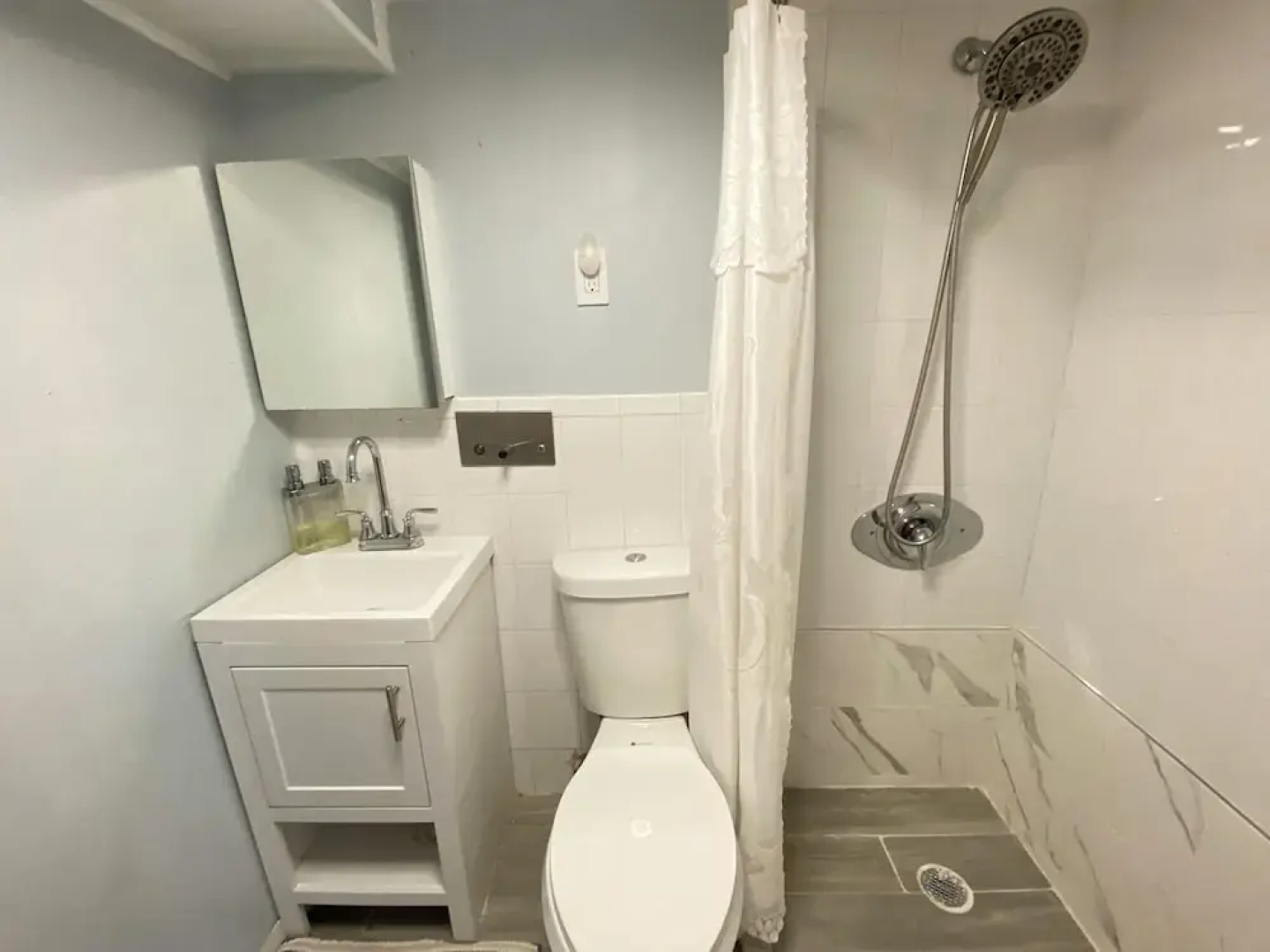 Nice two Bedroom apt at 25 Minutes to New York