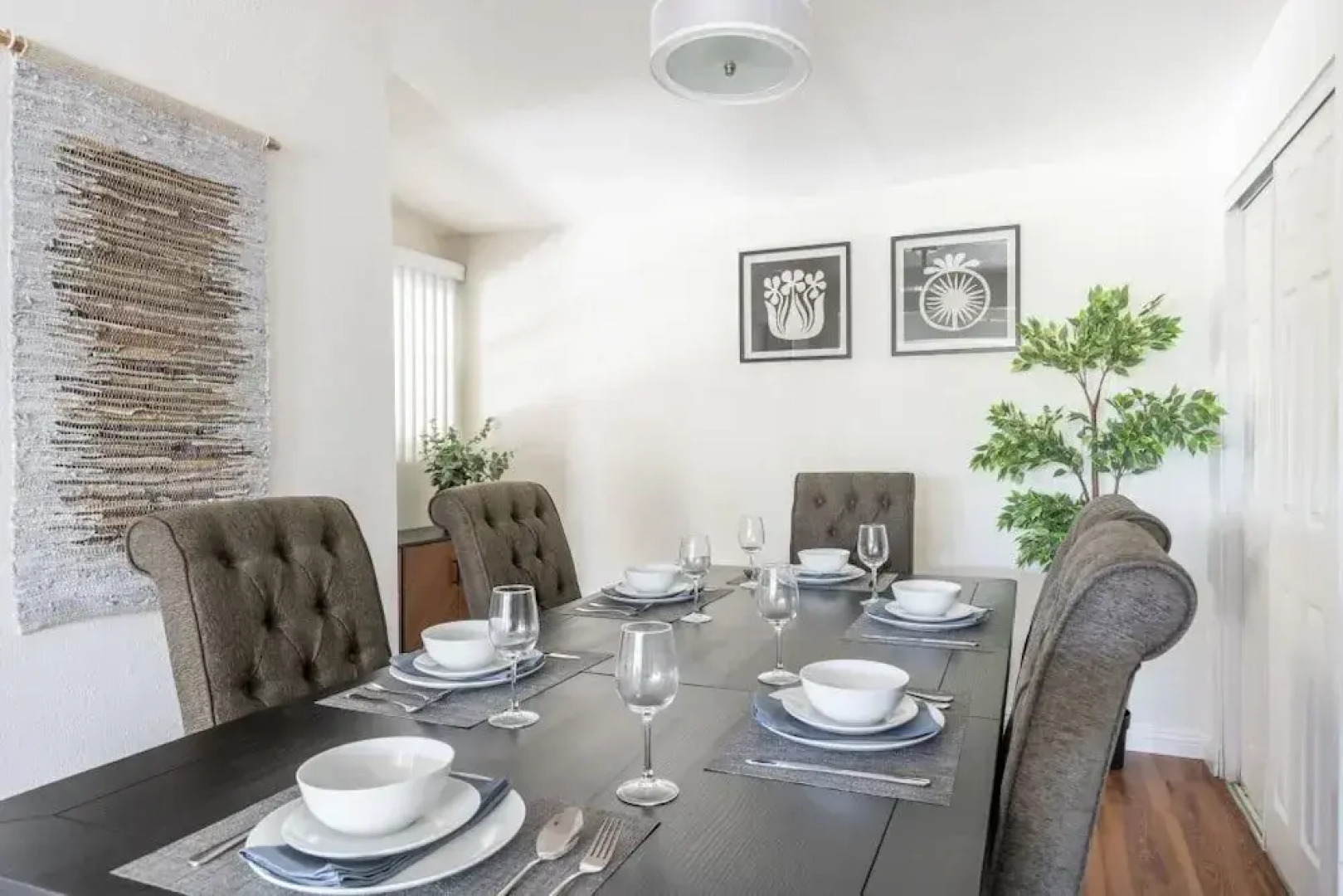 Charming Spacious Home - Modern Comforts, Prime Location