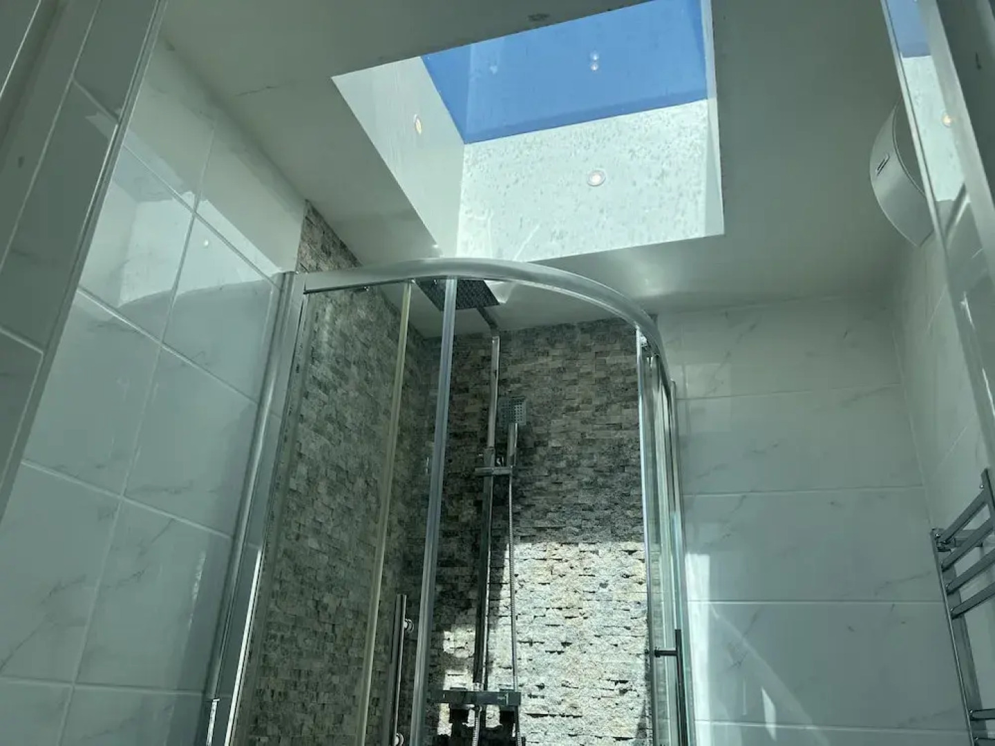 The Broadway Beach Homes Airbnb With Hot tub