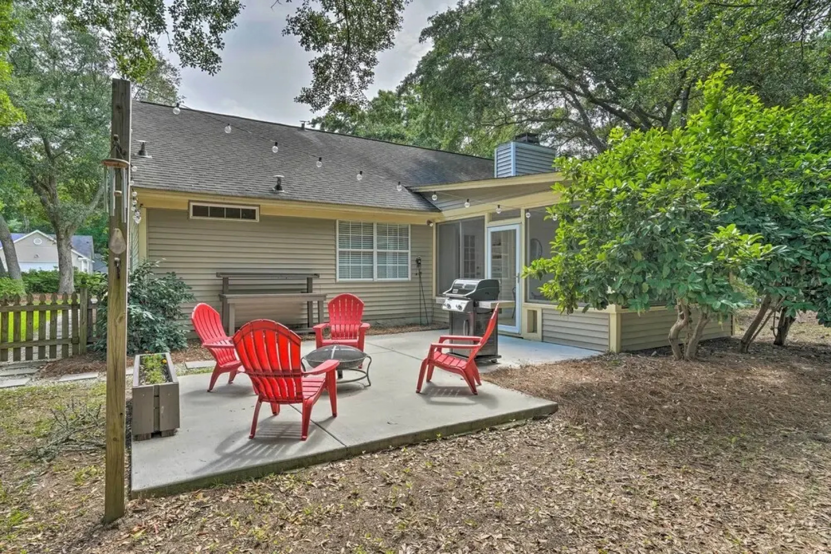 Modern Retreat - 4 Miles to Isle of Palms Beach!