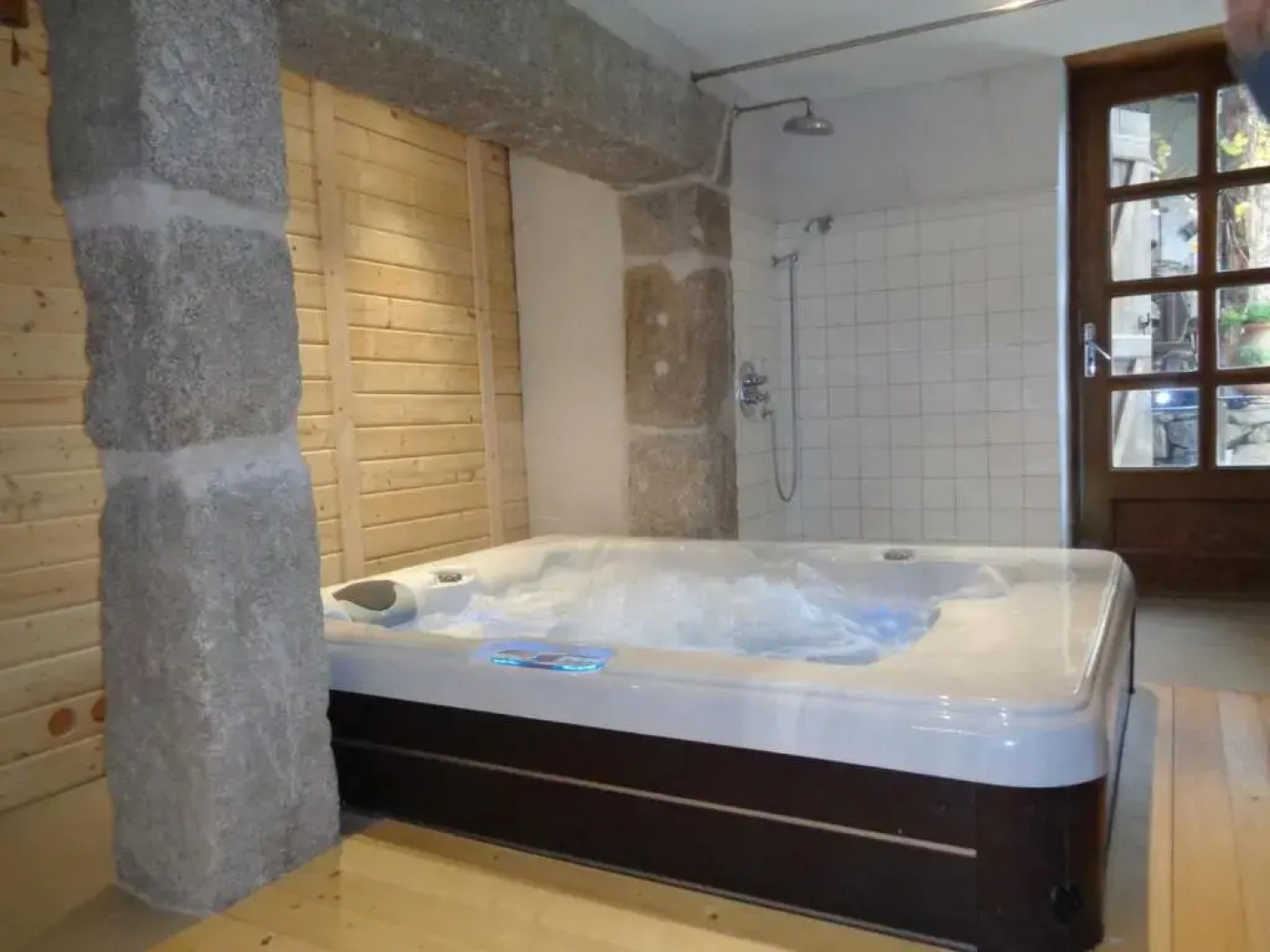 Gîte Essertines-en-Donzy, 5 pièces, 10 personnes - FR-1-496-200