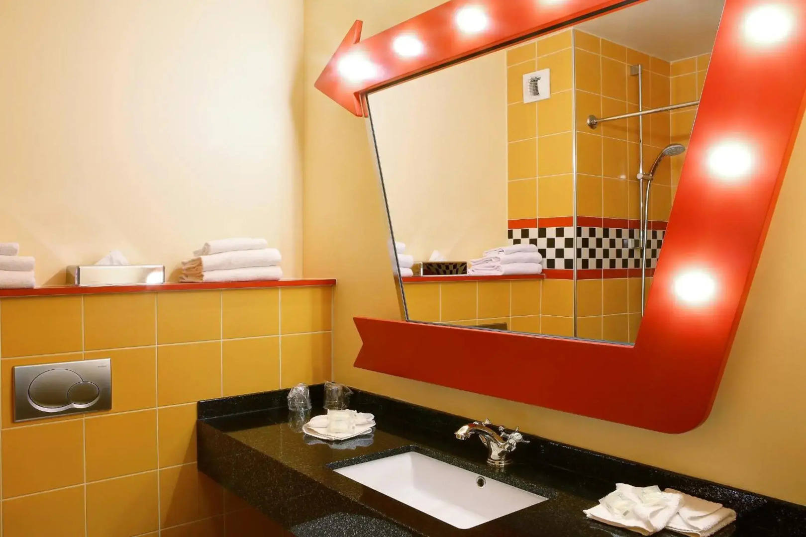 Отель Disney Hotel Santa Fe