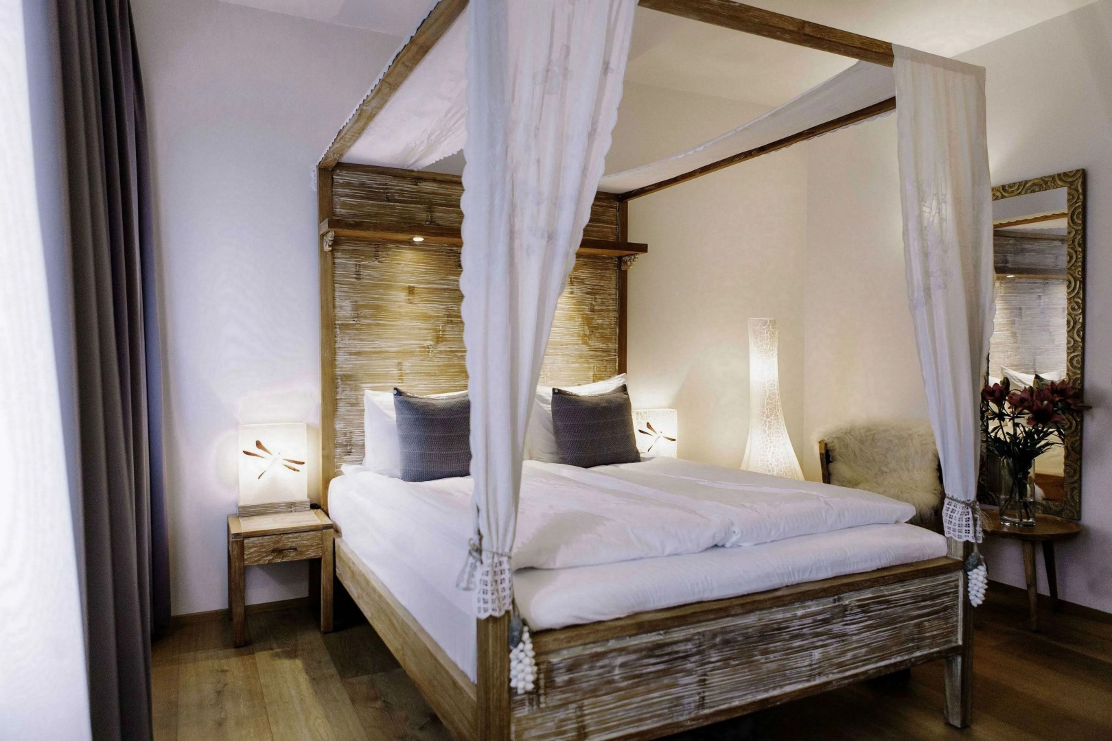 Eyja Guldsmeden Hotel