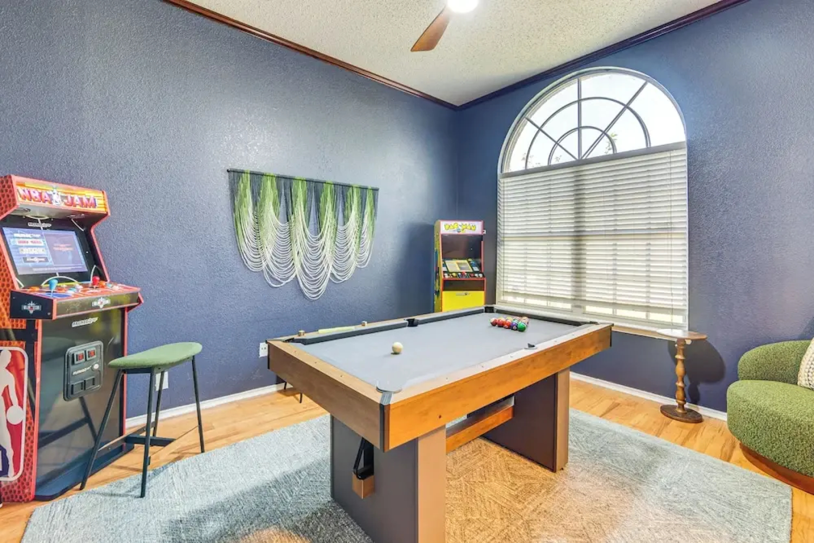 Game Room, Hot Tub & Pool! Grand Prairie Getaway
