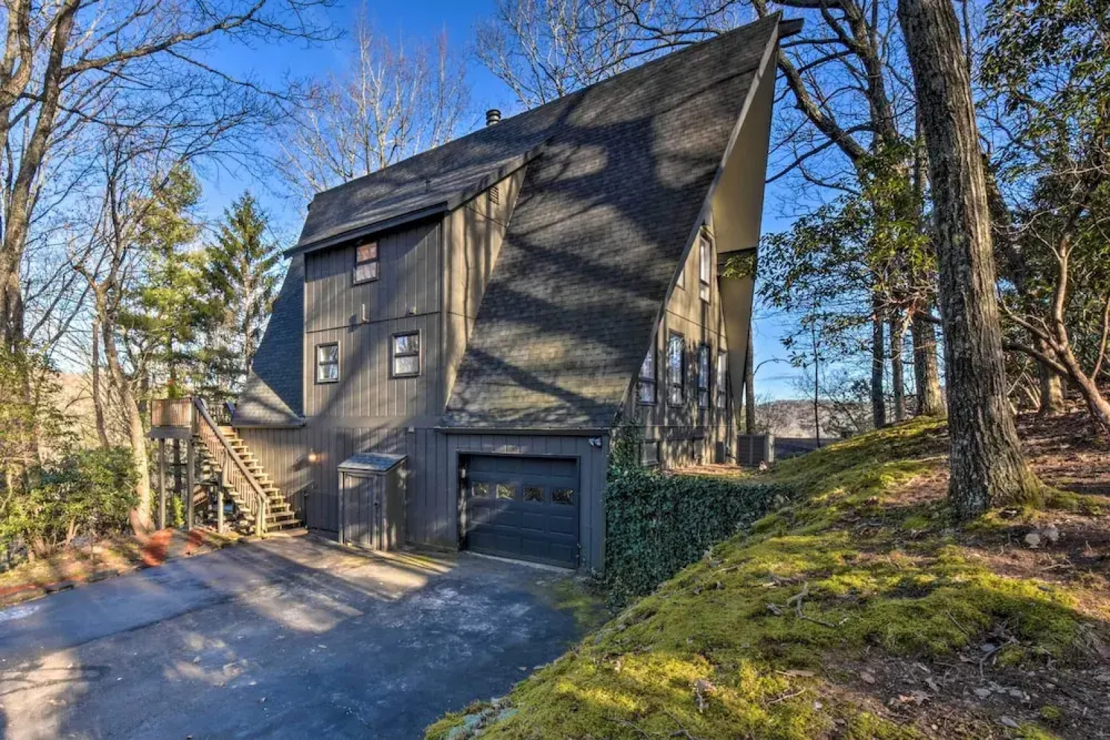 Spacious & Newly Remodeled A-frame w/ 2 Decks