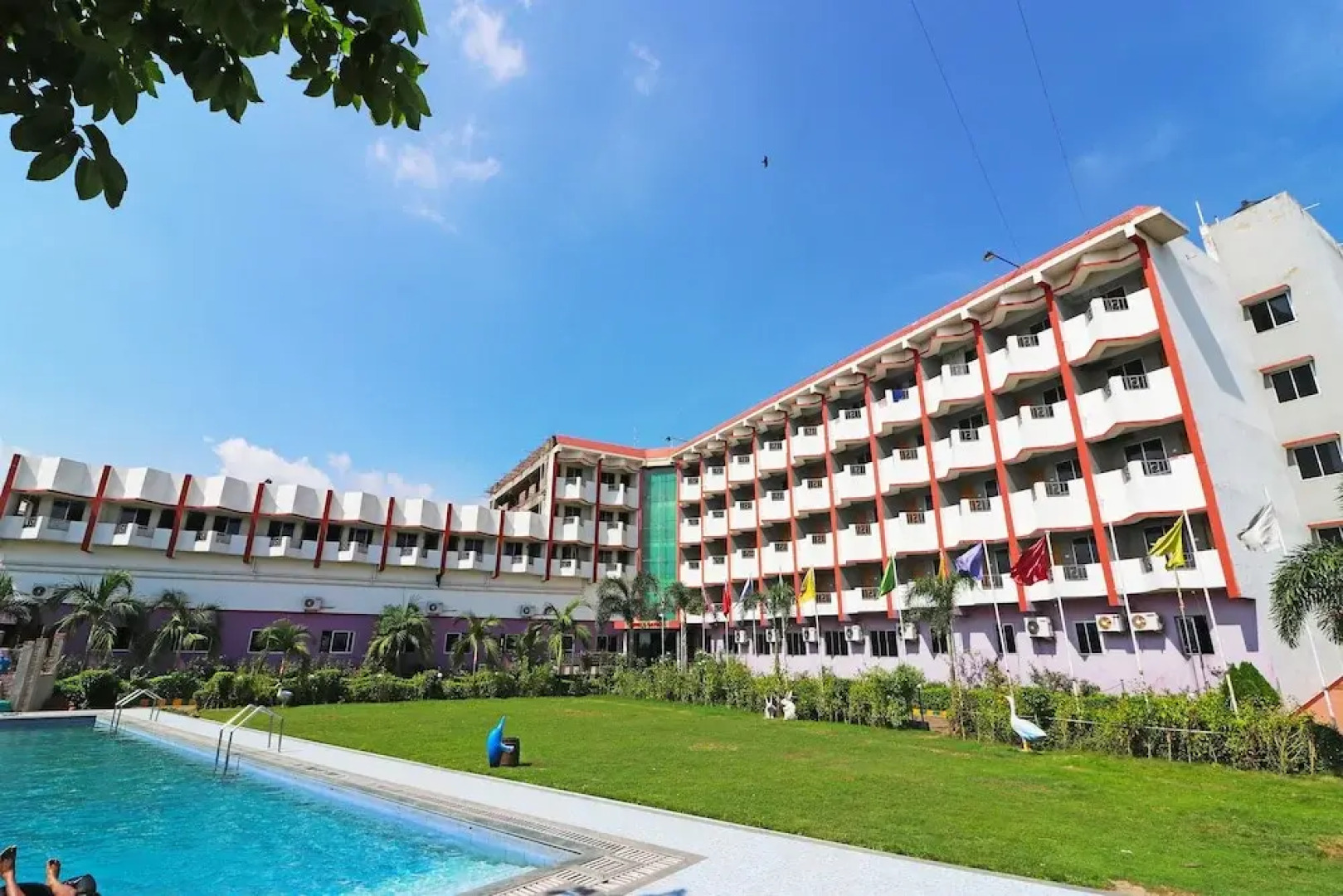 OYO 16638 Madhu Mamata Hotel & Resorts