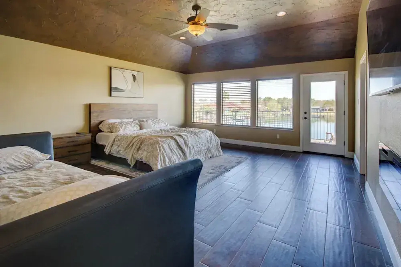 8 Mi to Kemah Boardwalk: Texas Gulf Home w/ Patio