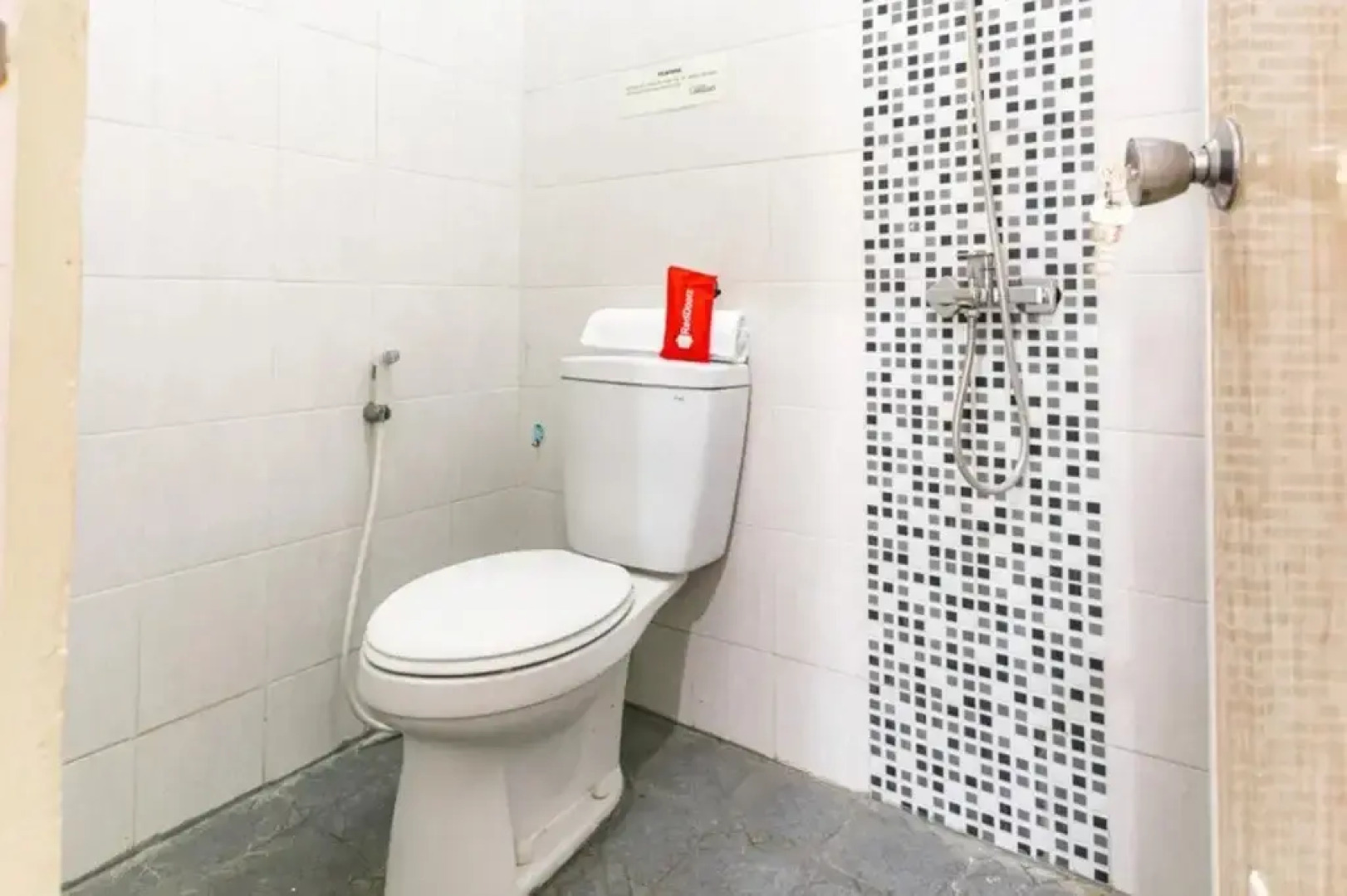 Larasati by RedDoorz