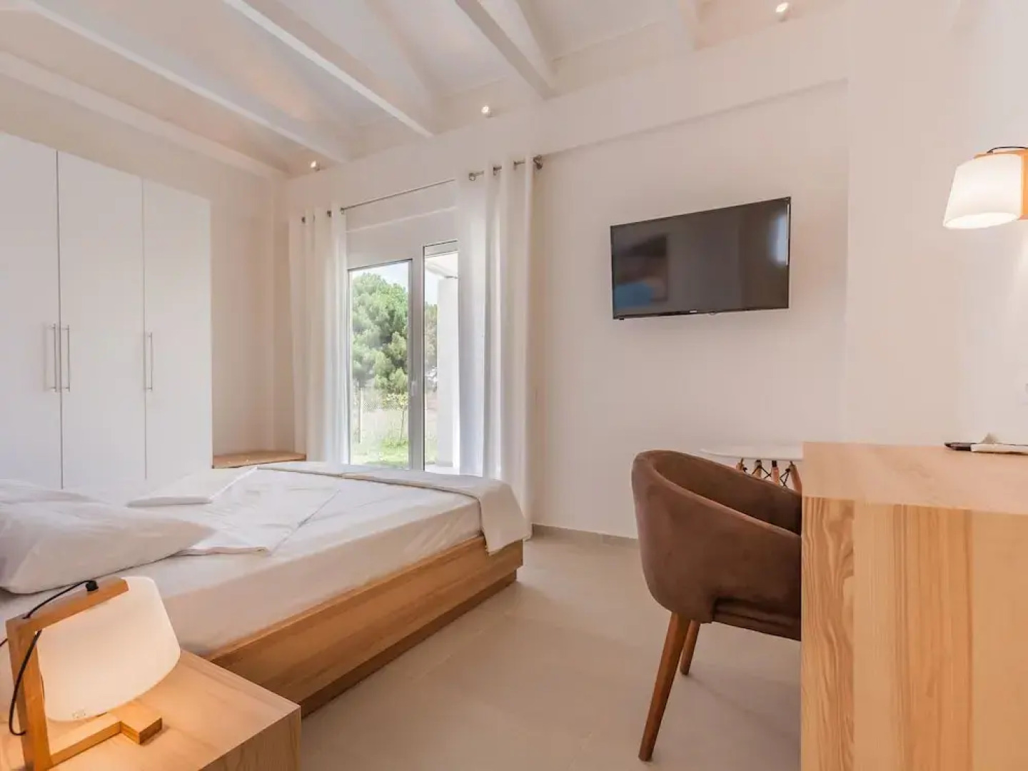 Villa Direct on the Long Sandy Beach, Swimming Pool, Tennis Court, Bicycles etc