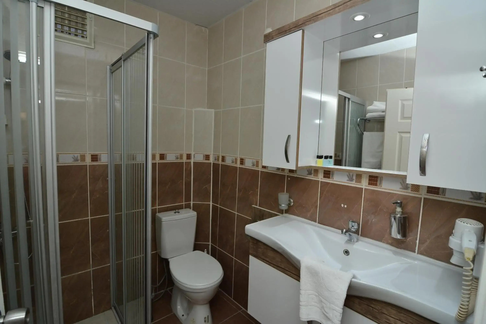 Cleopatra King Apart