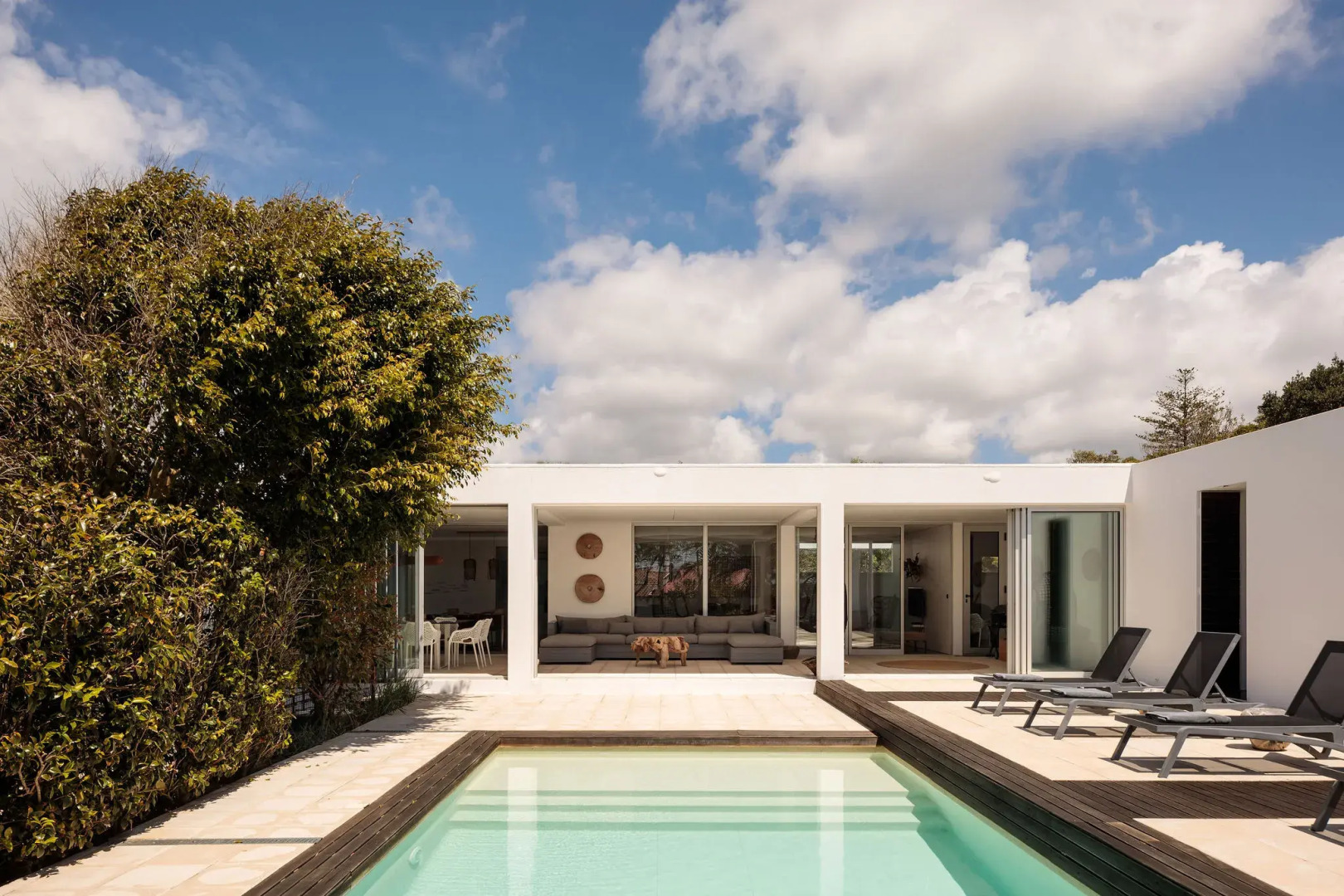 White Exclusive Suite & Villas