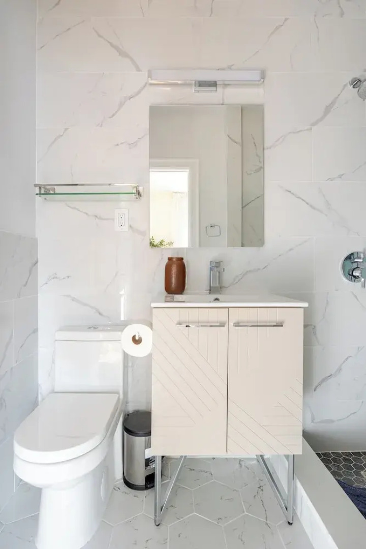 Prime Luxury with Balcony Wood Fireplace