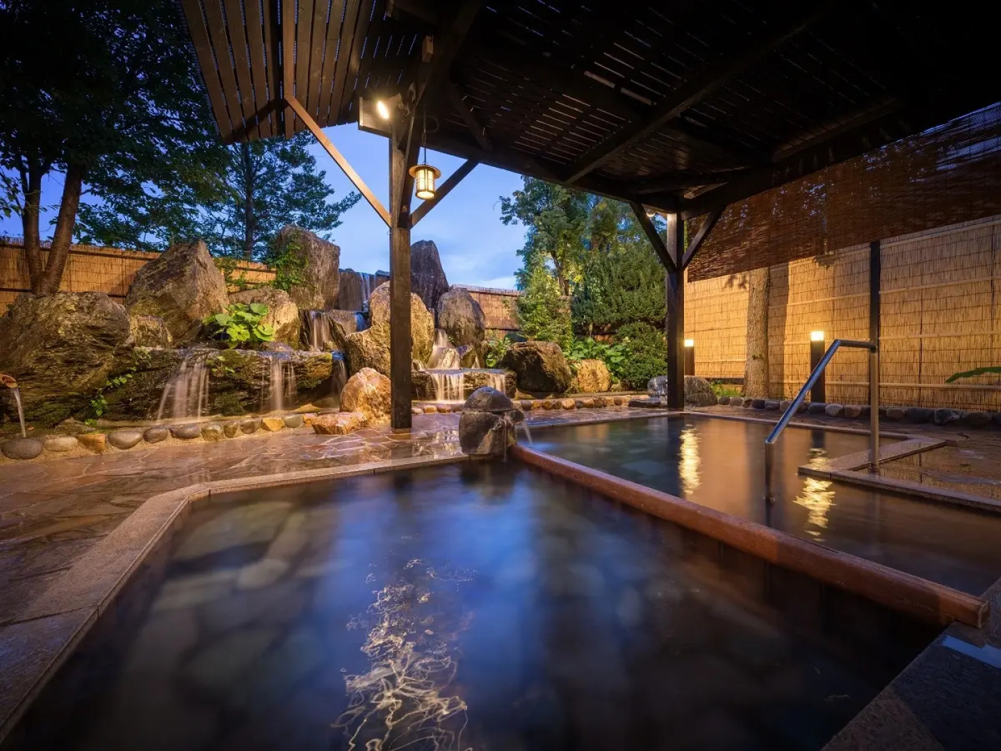 Biyu Bishokuno Hanareyado Kajikaso