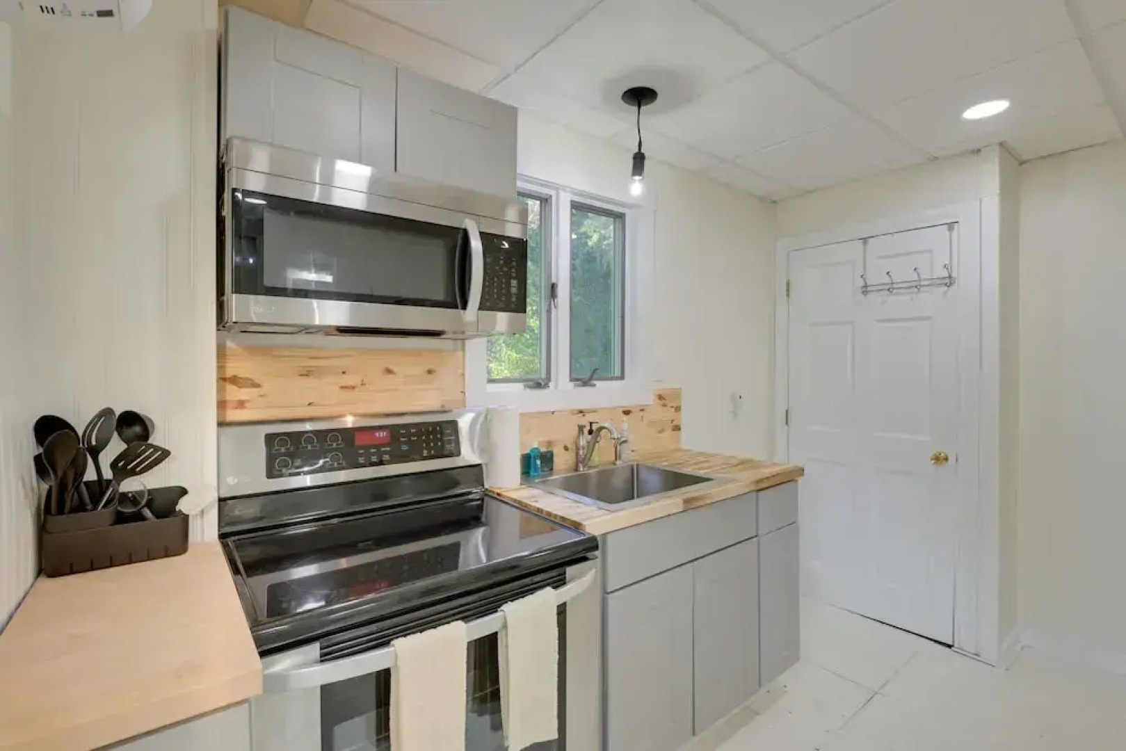 Walk to Harbor: Pet-friendly Apt in Sorrento!