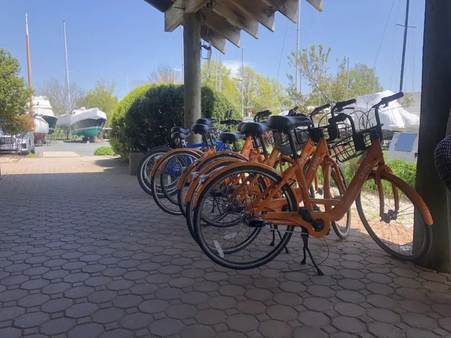 Knapps Narrows Marina & Inn