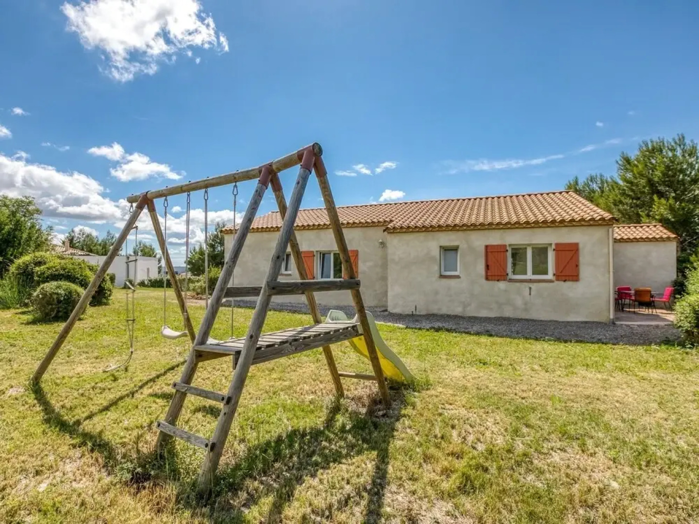 Luxury Villa in Aigne with Swimming Pool