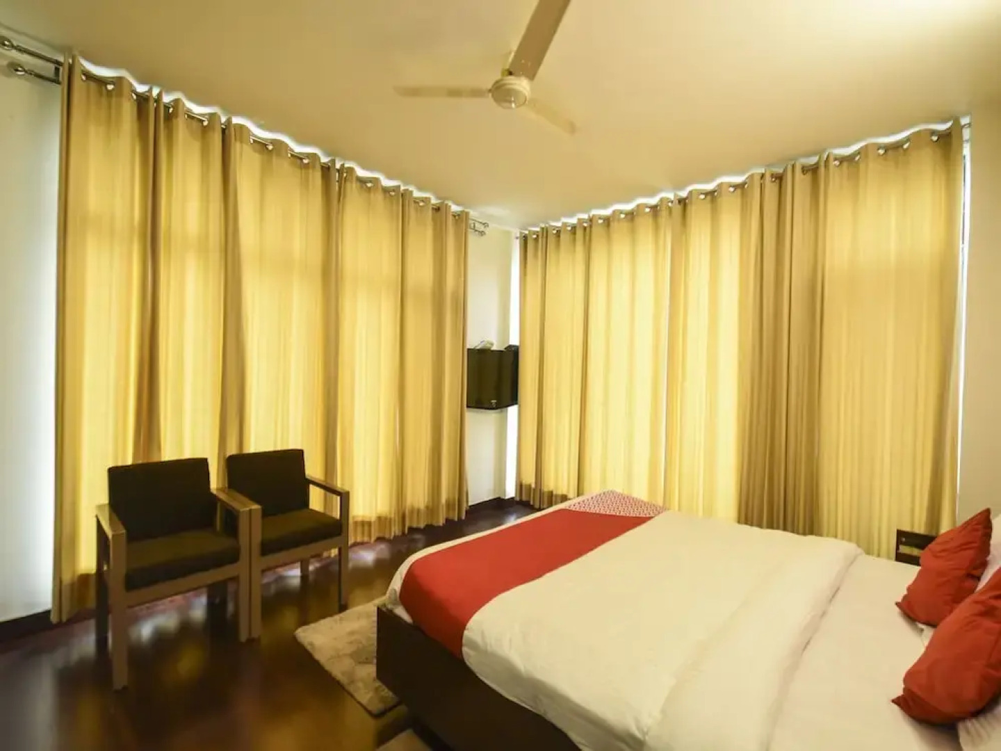 OYO 16618 Town Pride Hut