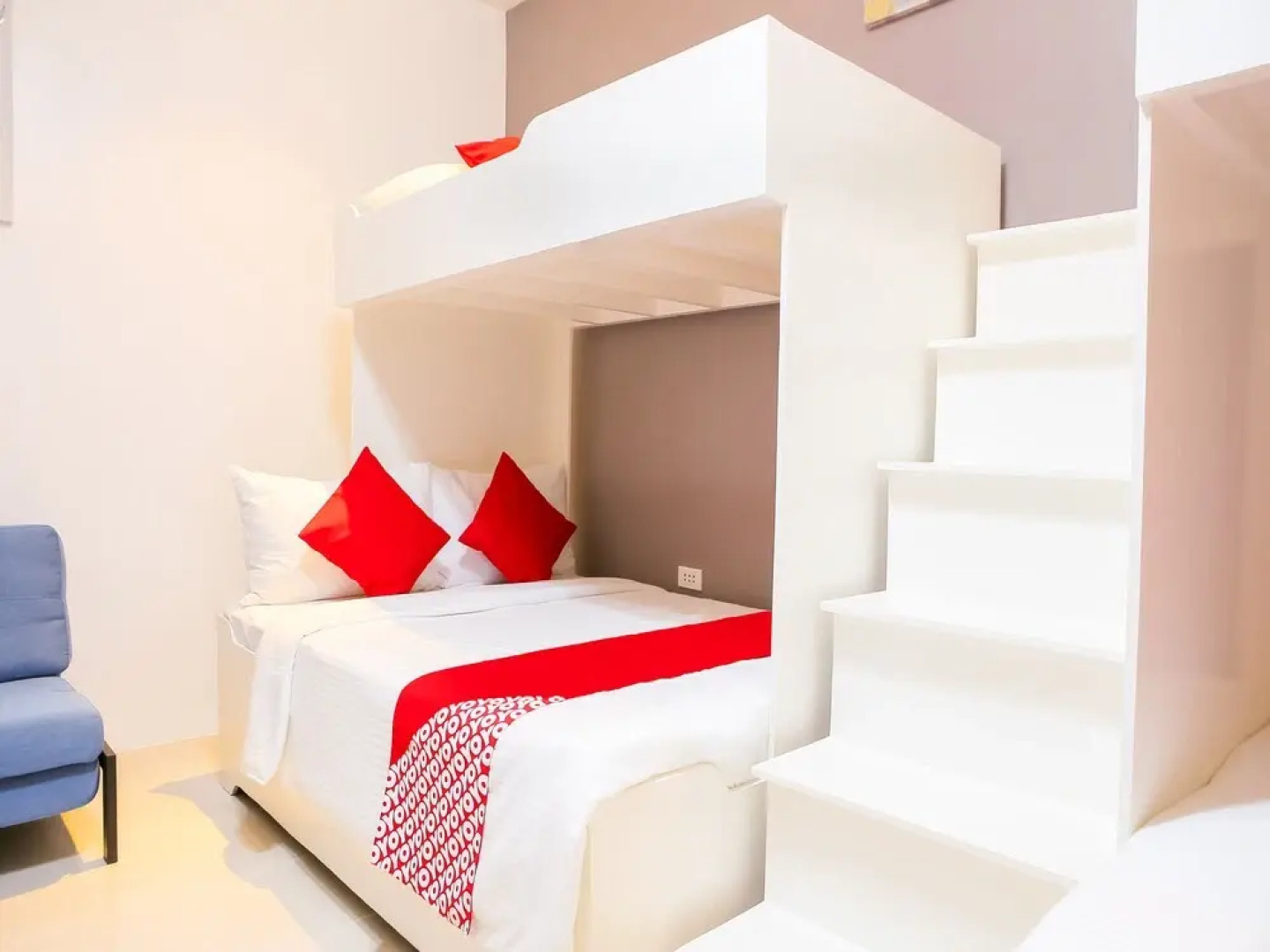 OYO 484 Gonzala Suites