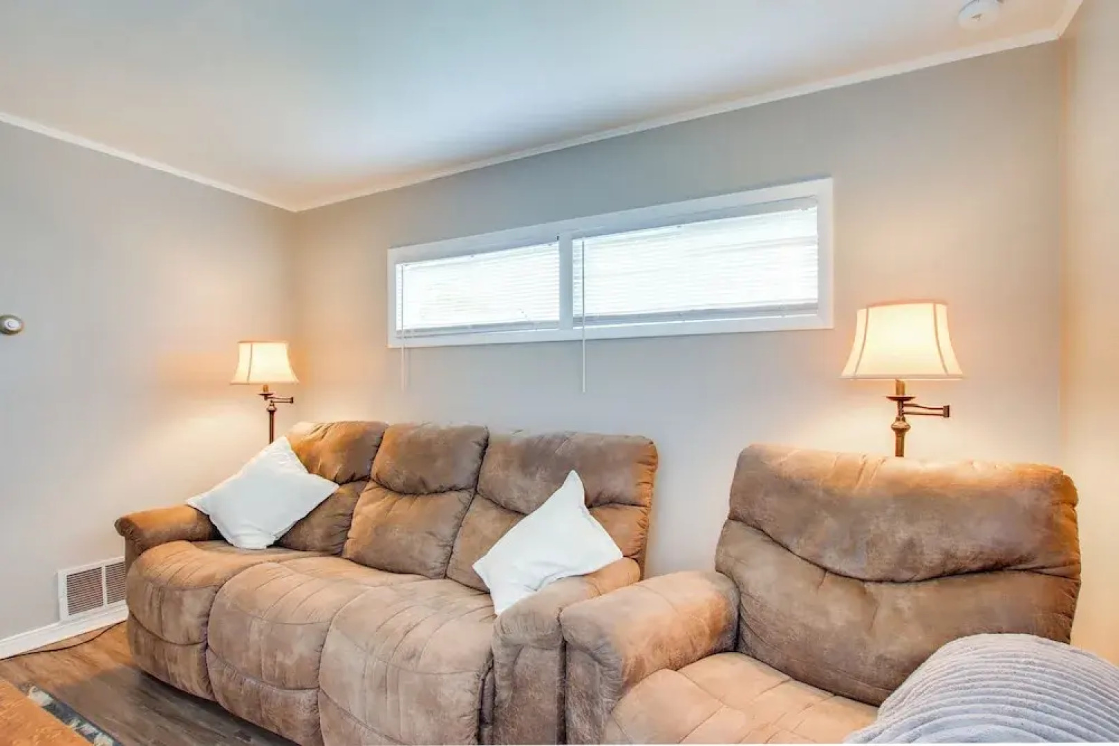 Home Near Kinnick, UI Health & Amish Country