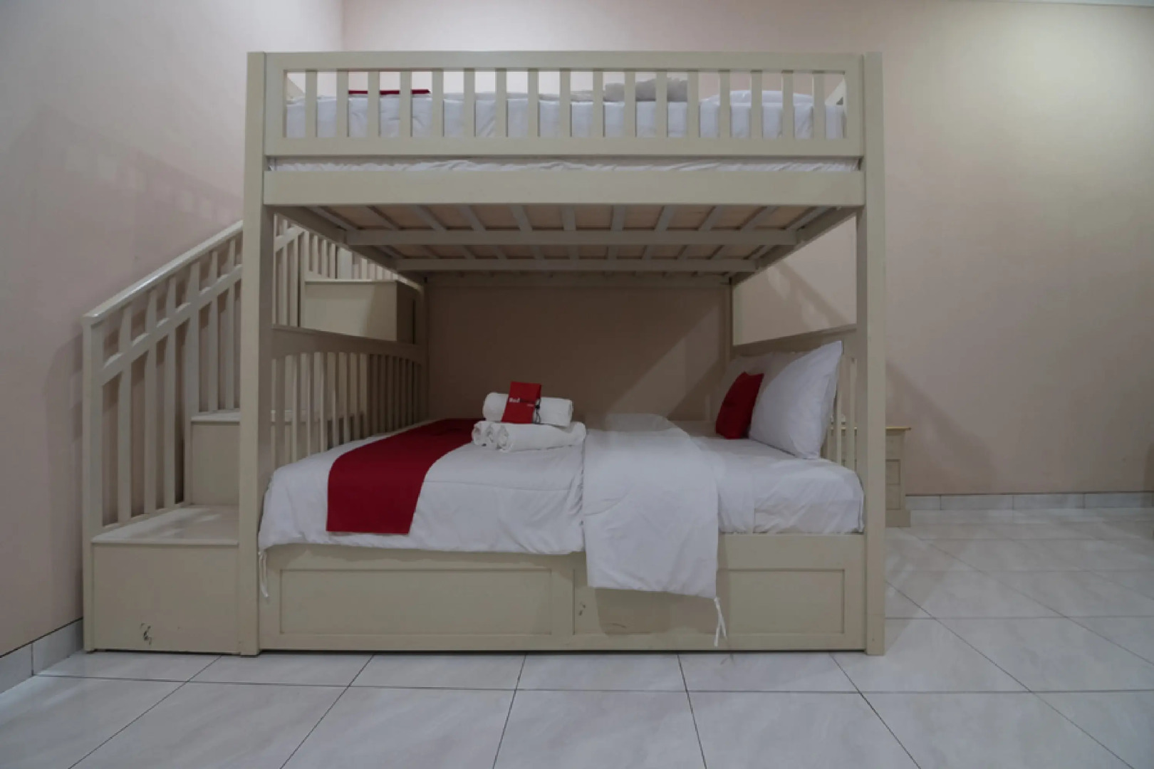 RedDoorz Premium @ Kahai Beach Lampung