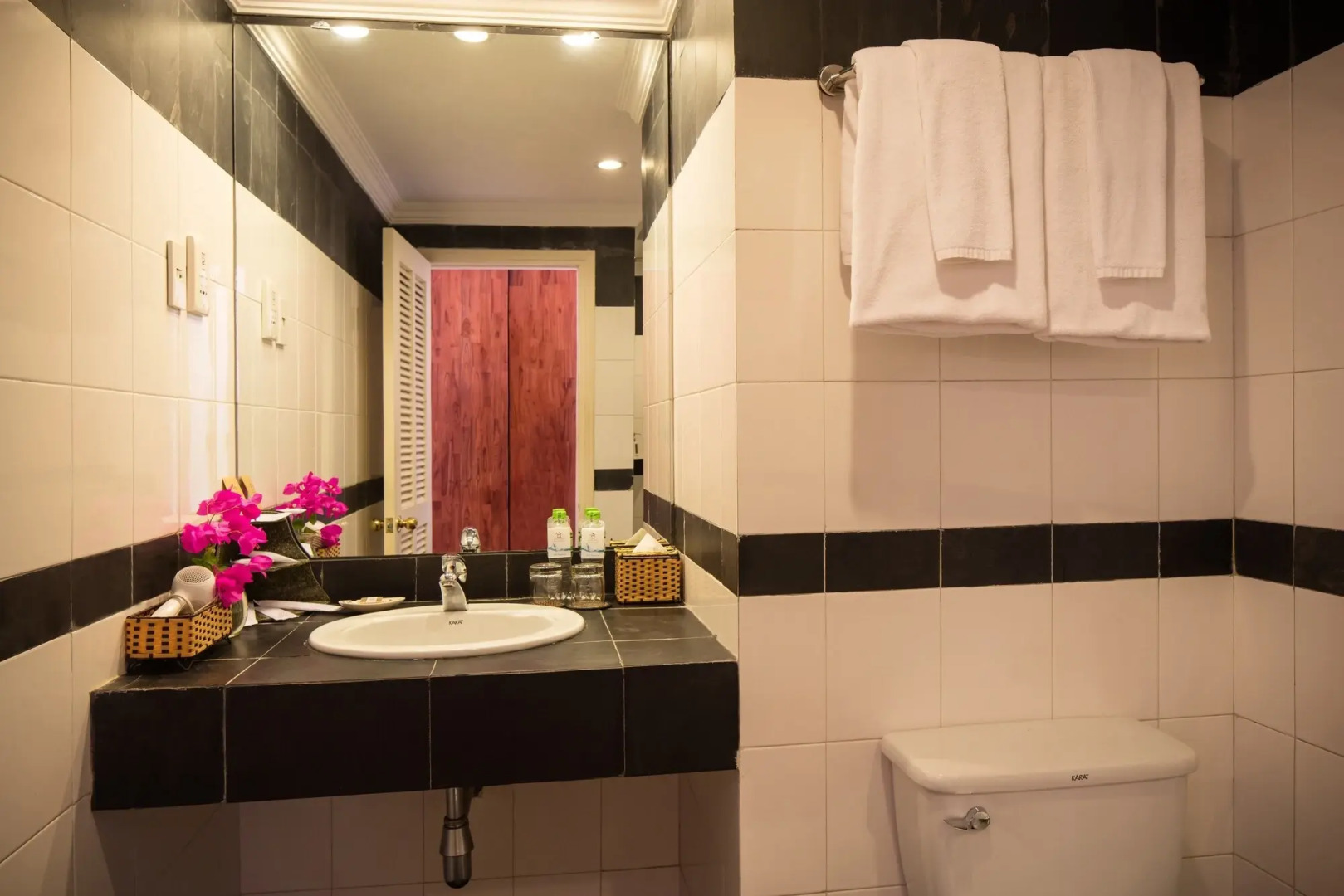 Victoria Nui Sam Lodge