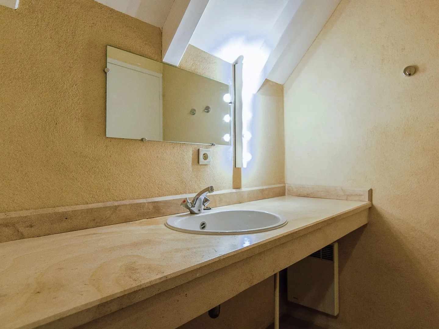 Sprawling Mansion in Aquitaine with Swimming Pool