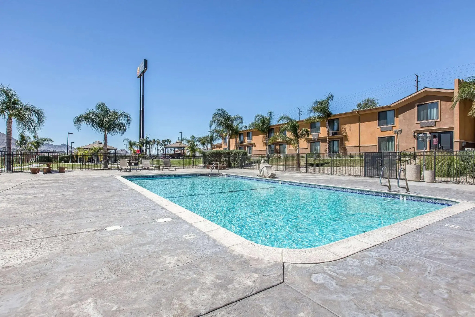 Comfort Inn & Suites Colton