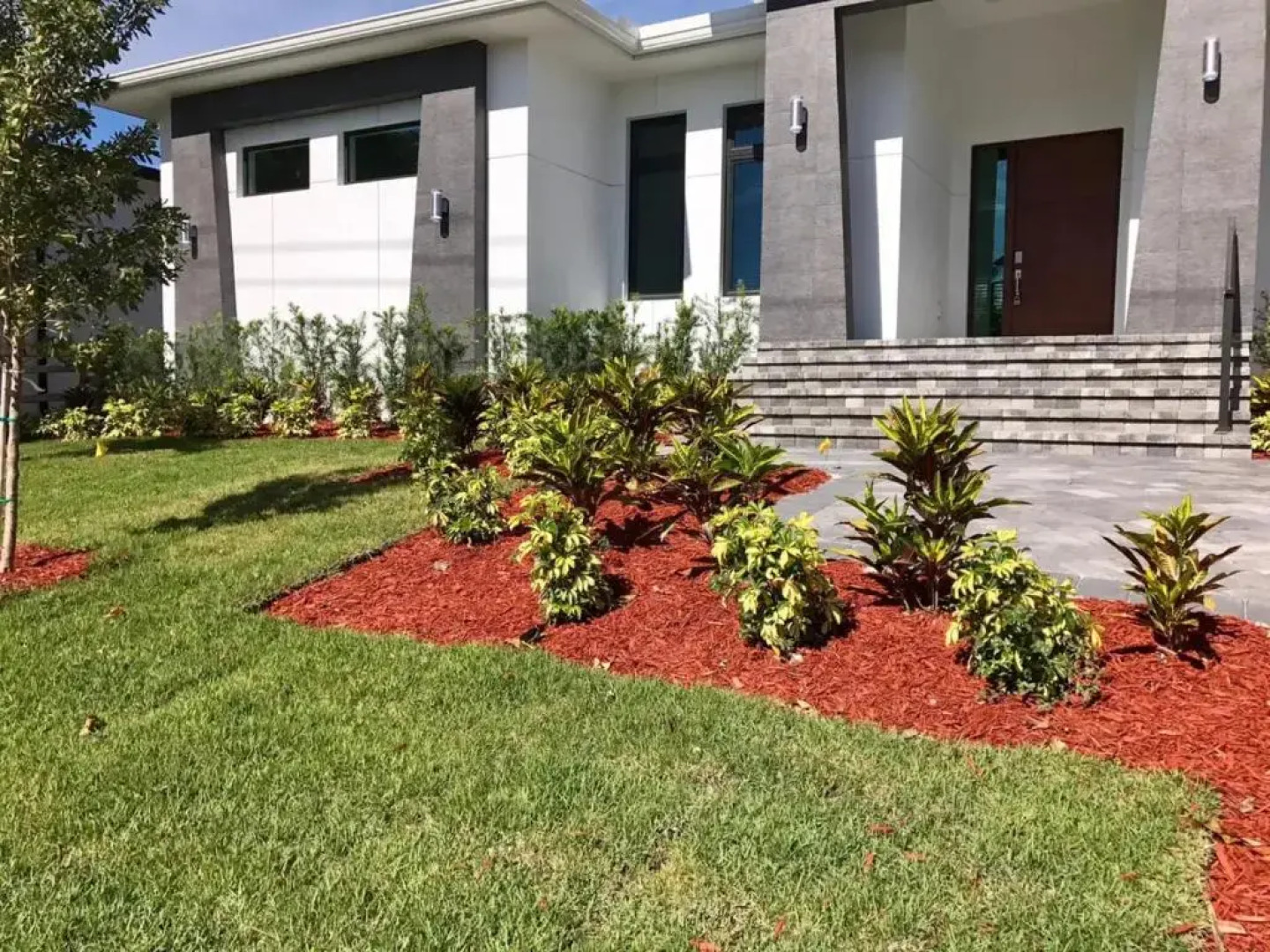 Beach 5 Min. Walk-Luxurious Modern Pool Home