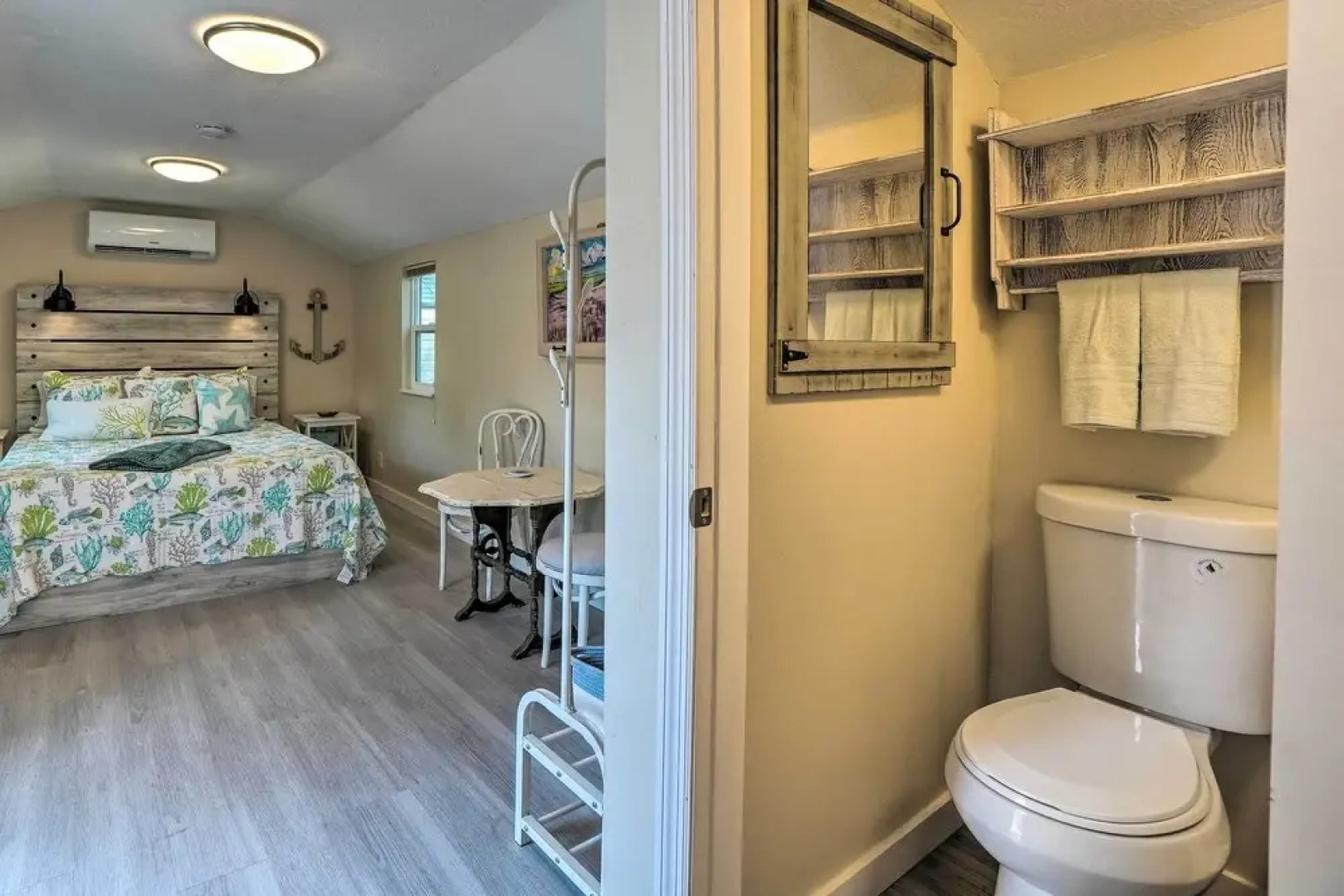 Tropical Palm Harbor Studio: Walk to Gulf!