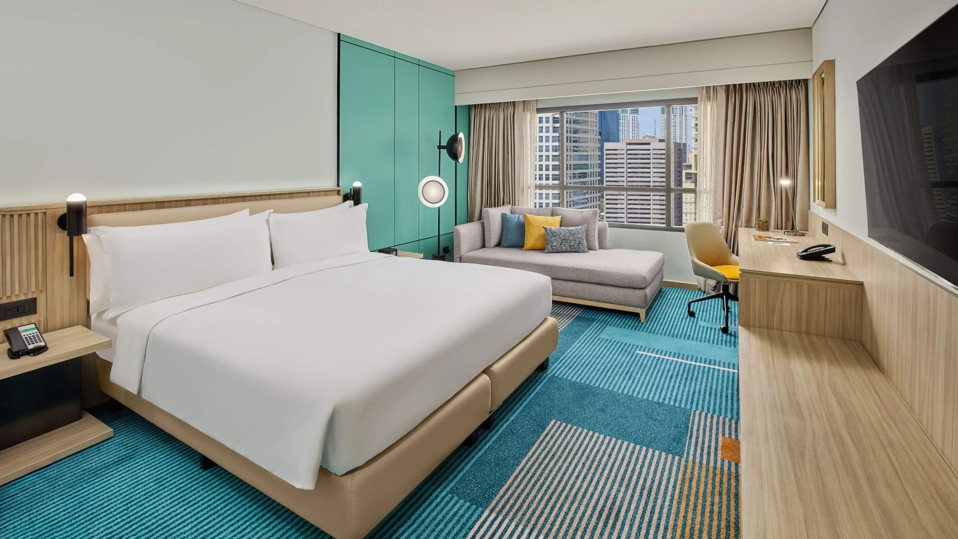 Holiday Inn & Suites Makati by IHG