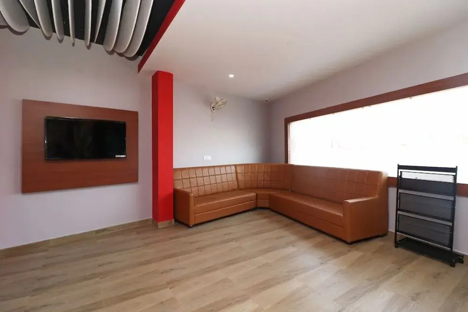 OYO 28645 Nirmalya Plaza