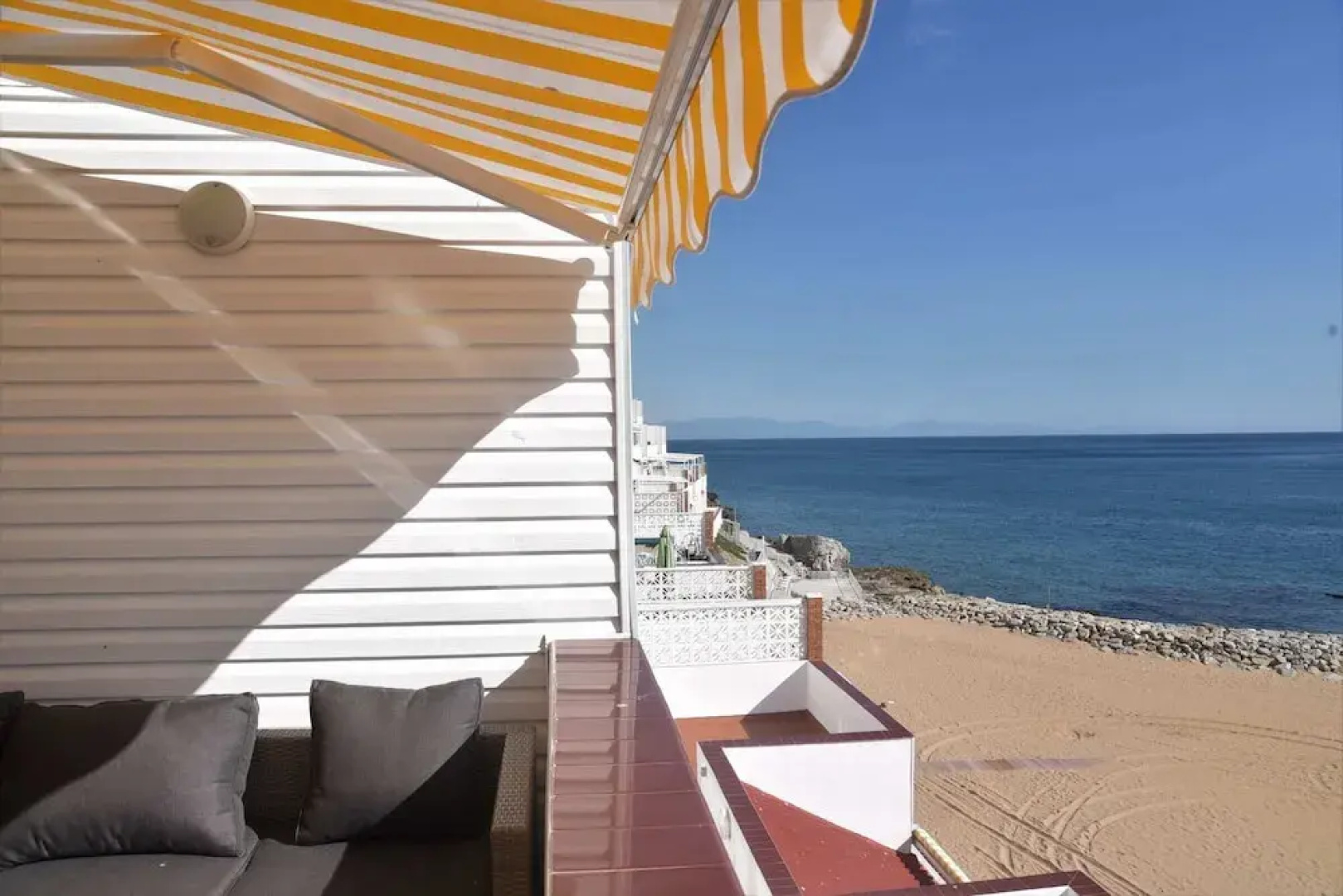 Peaceful Beachfront Apartment