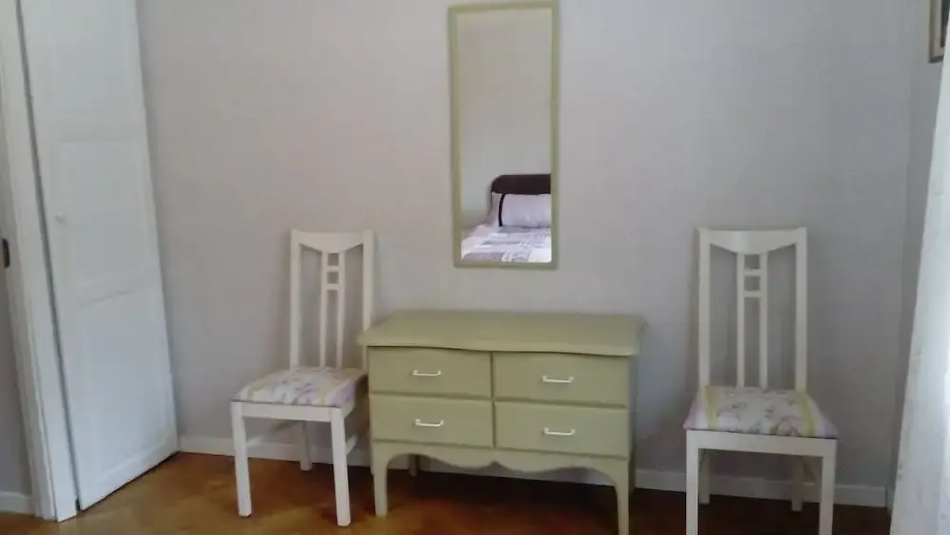 Charmig villalägenhet 150 meter från Vänerns strand