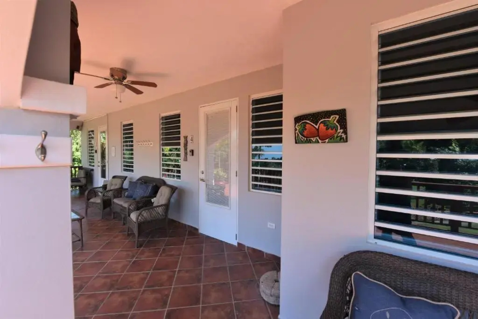 Isabela Villa sleeps 40, pool, Jacuzzi, BBQ, power plant, volley, pool table